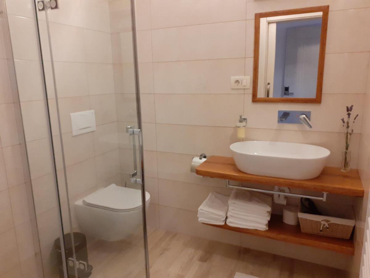 Apartmaji In Sobe Odlicna Hisa * Štanjel