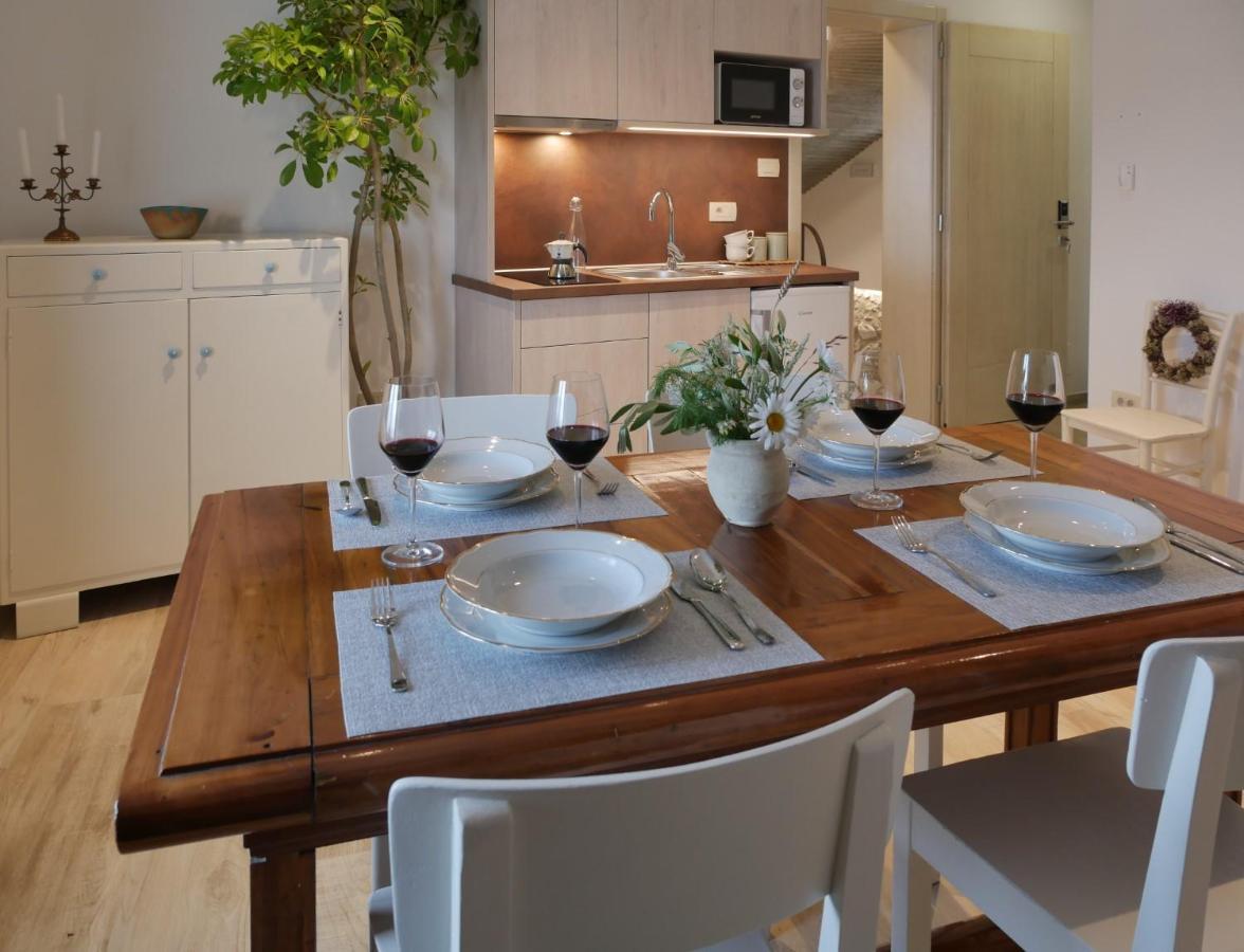 Apartmaji In Sobe Odlicna Hisa